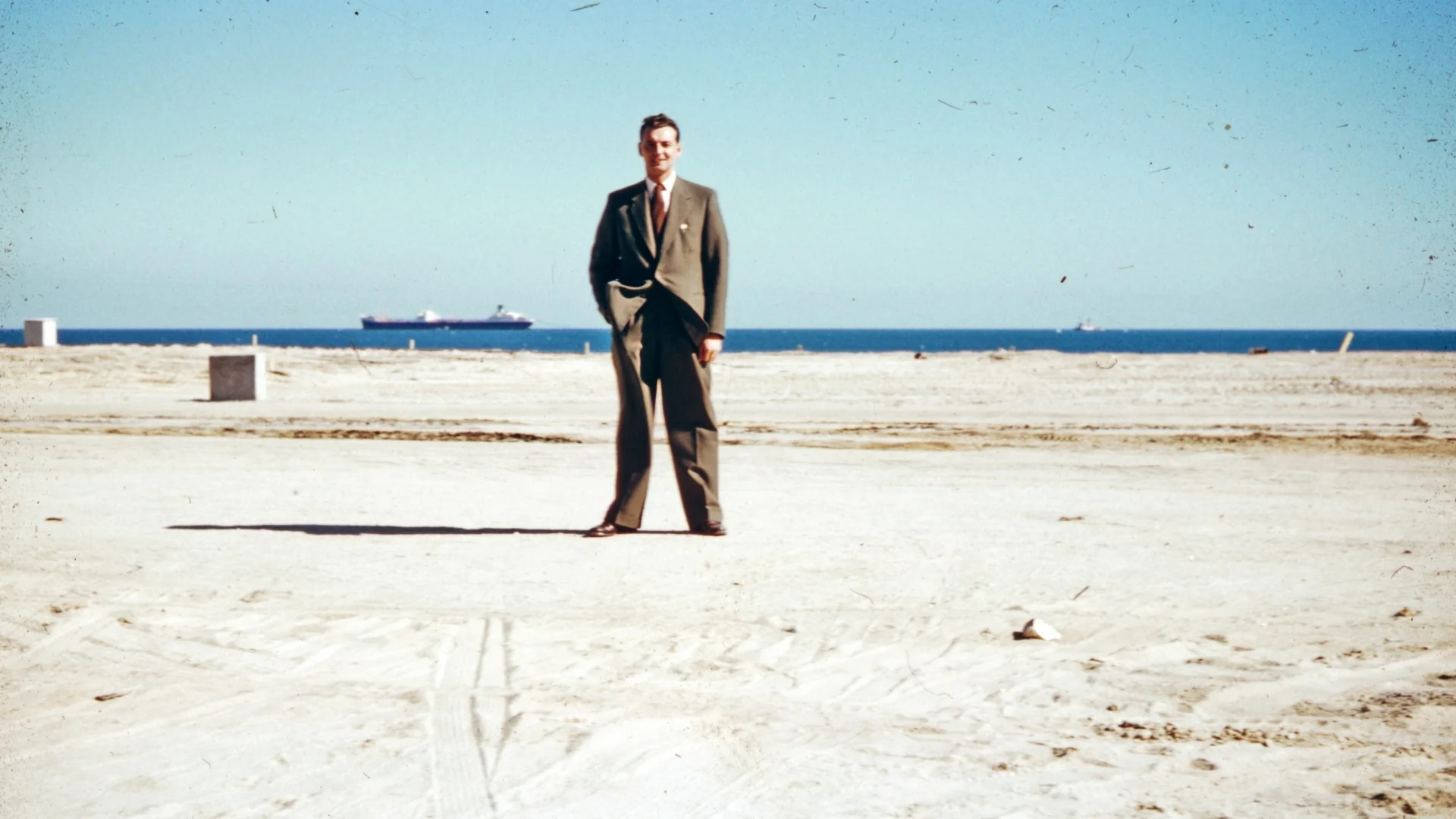 OPPENHEIMER - Image 3