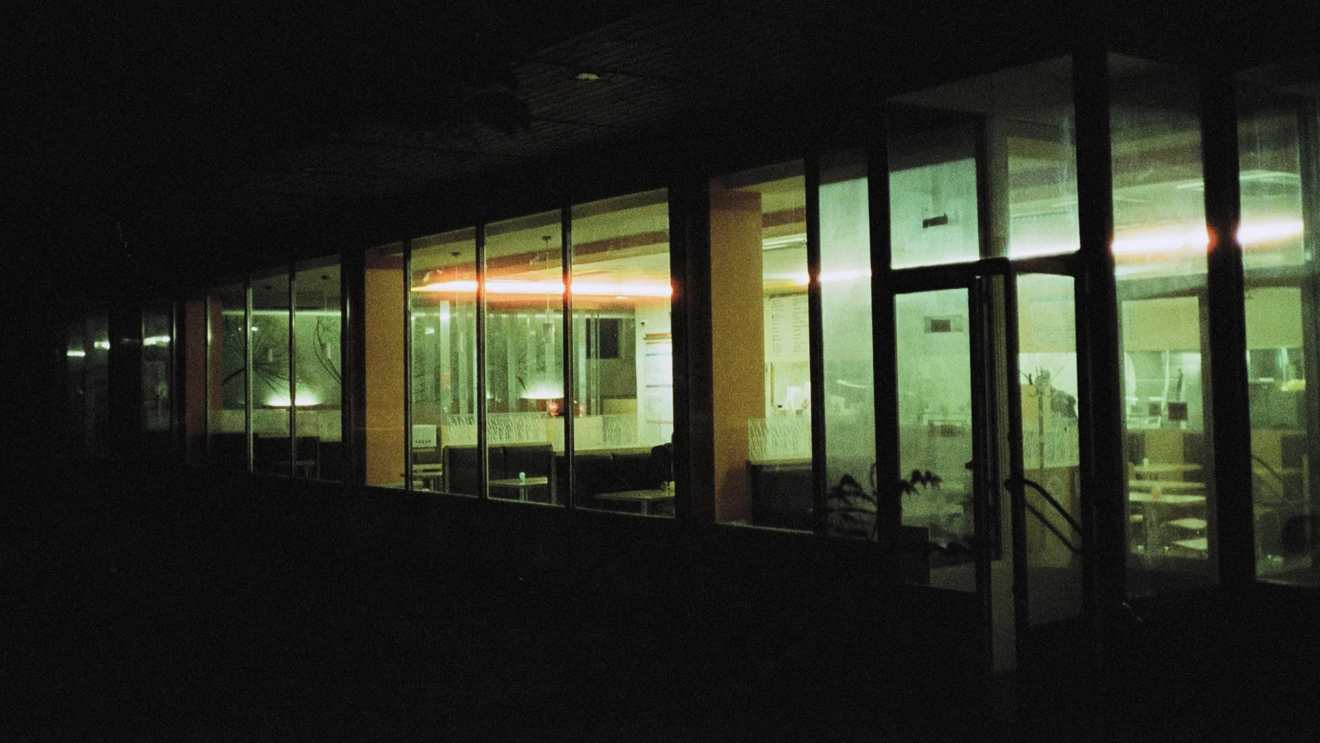 SEVEN - Image 6